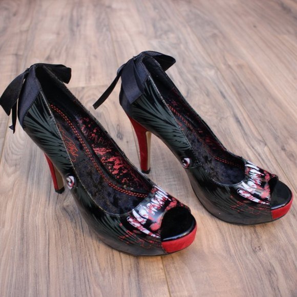 VNTG Iron Fist Wolf Beater Platform Heels - Picture 9 of 11